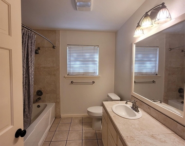 306 E Anderson Ave - Photo Thumbnail 9