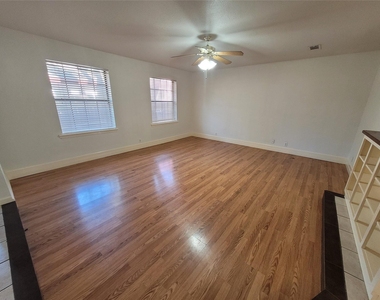 306 E Anderson Ave - Photo Thumbnail 3