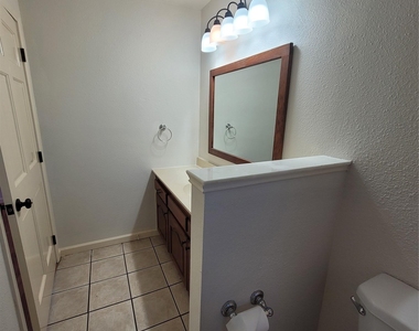306 E Anderson Ave - Photo Thumbnail 8