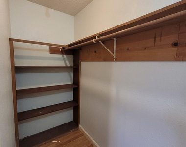 306 E Anderson Ave - Photo Thumbnail 6