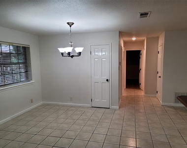 306 E Anderson Ave - Photo Thumbnail 2