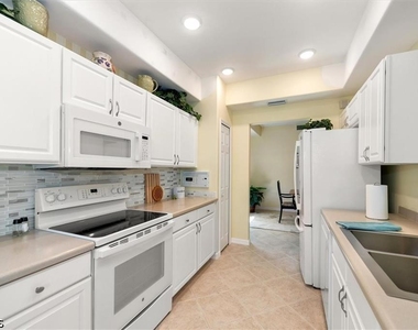 11033 Mill Creek Way - Photo Thumbnail 4