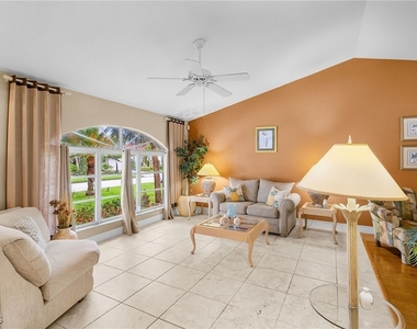 8549 S Lake Circle - Photo Thumbnail 6