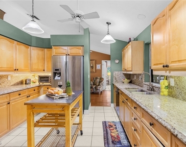 8549 S Lake Circle - Photo Thumbnail 10