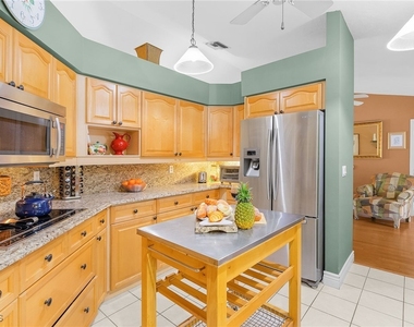 8549 S Lake Circle - Photo Thumbnail 11
