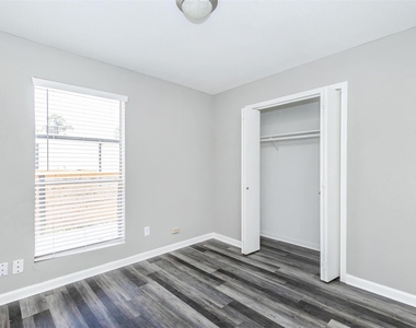 18001 Cypress Trace Road - Photo Thumbnail 17