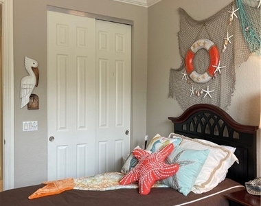 9081 Albion Lane S - Photo Thumbnail 7