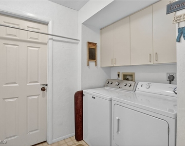 4210 Looking Glass Lane - Photo Thumbnail 15