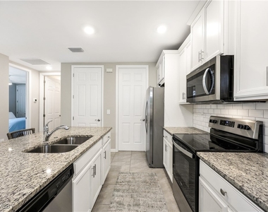 14551 Edgewater Circle - Photo Thumbnail 9