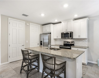 14551 Edgewater Circle - Photo Thumbnail 8