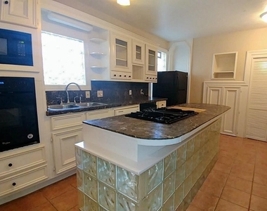 1409 Wentworth Street - Photo Thumbnail 4
