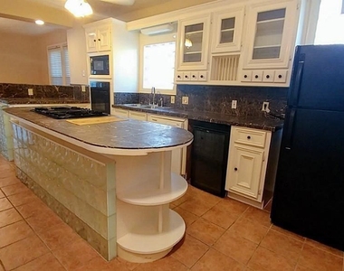 1409 Wentworth Street - Photo Thumbnail 5