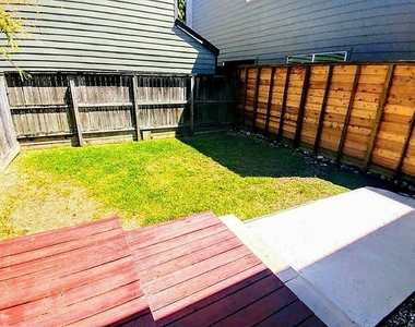 1409 Wentworth Street - Photo Thumbnail 10