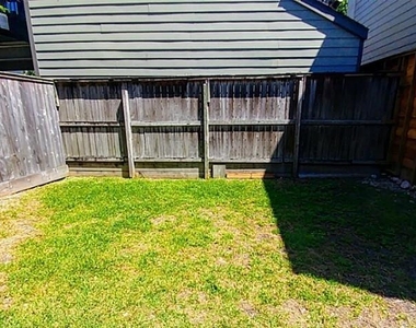 1409 Wentworth Street - Photo Thumbnail 11