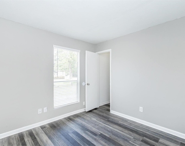18001 Cypress Trace Road - Photo Thumbnail 12