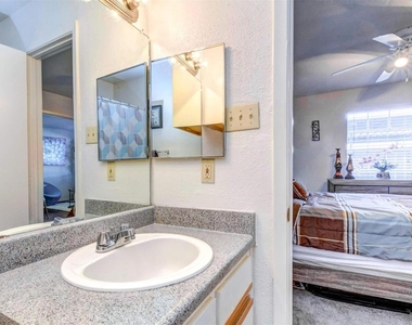 6041 N Winsome Ln - Photo Thumbnail 9