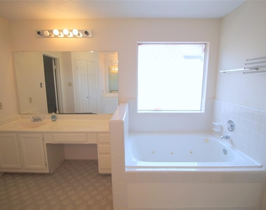 16326 Brush Meadows Court - Photo Thumbnail 21