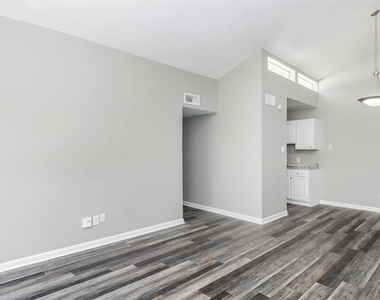 18001 Cypress Trace Road - Photo Thumbnail 4