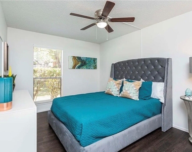 2170 Thousand Oaks Drive - Photo Thumbnail 4