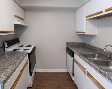 6041 N Winsome Ln - Photo Thumbnail 3