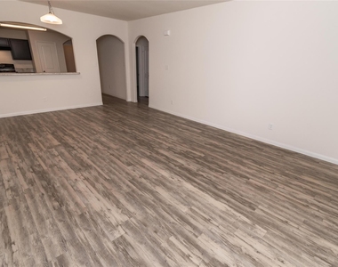5719 S Brenwood Drive - Photo Thumbnail 4