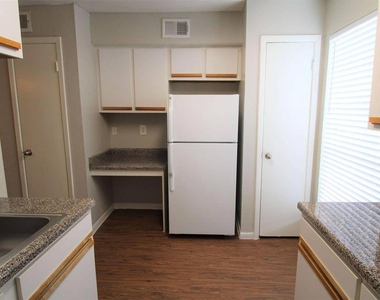 6041 N Winsome Ln - Photo Thumbnail 4