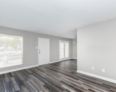 18001 Cypress Trace Road - Photo Thumbnail 4