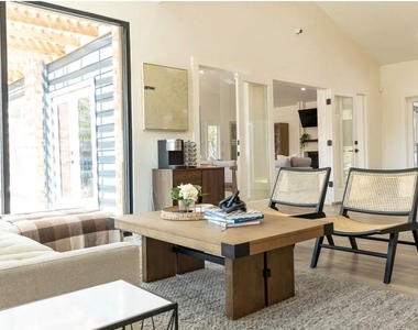 2170 Thousand Oaks Drive - Photo Thumbnail 12