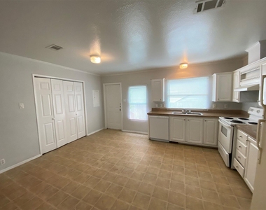 11734 Greensbrook Forest Drive - Photo Thumbnail 2