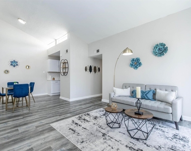 18001 Cypress Trace Road - Photo Thumbnail 3
