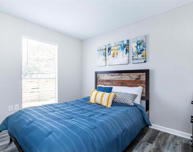 18001 Cypress Trace Road - Photo Thumbnail 11