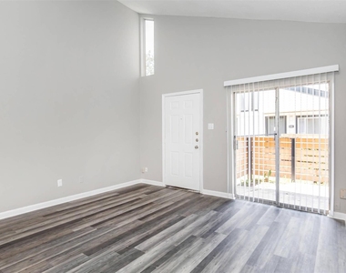 18001 Cypress Trace Road - Photo Thumbnail 3