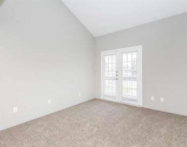 18001 Cypress Trace Road - Photo Thumbnail 8