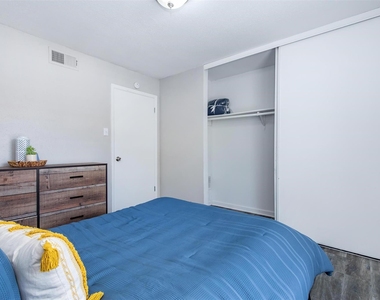 18001 Cypress Trace Road - Photo Thumbnail 13
