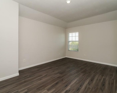 19027 Brescia Lane - Photo Thumbnail 11