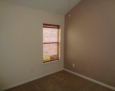 30002 Saw Oaks Drive - Photo Thumbnail 18