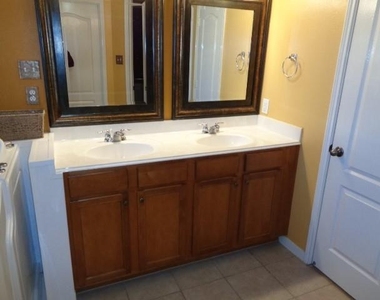 30002 Saw Oaks Drive - Photo Thumbnail 14