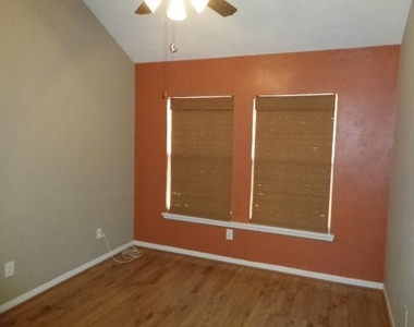 30002 Saw Oaks Drive - Photo Thumbnail 20