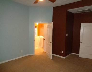 30002 Saw Oaks Drive - Photo Thumbnail 16