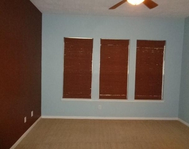 30002 Saw Oaks Drive - Photo Thumbnail 17