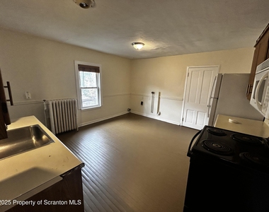 1115 Monroe Avenue - Photo Thumbnail 7