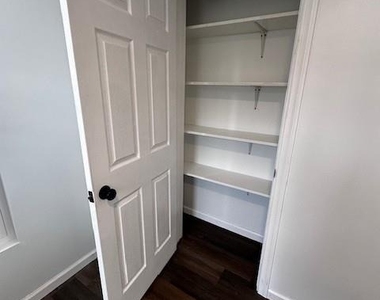 140 E Market Street - Photo Thumbnail 8