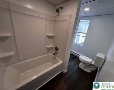 140 E Market Street - Photo Thumbnail 3
