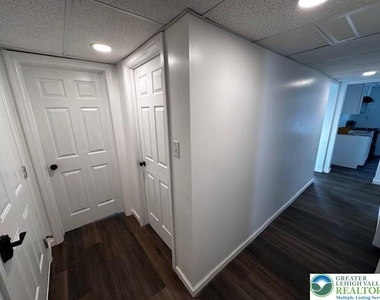 140 E Market Street - Photo Thumbnail 1