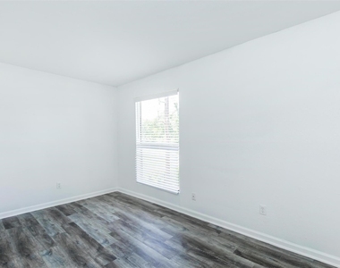 18001 Cypress Trace Road - Photo Thumbnail 10