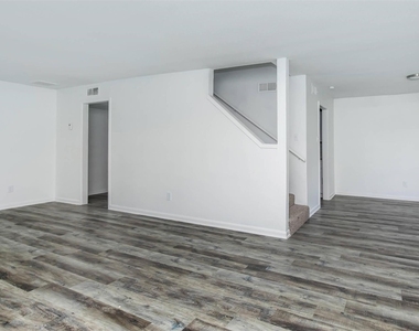 18001 Cypress Trace Road - Photo Thumbnail 4