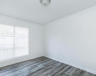 18001 Cypress Trace Road - Photo Thumbnail 12