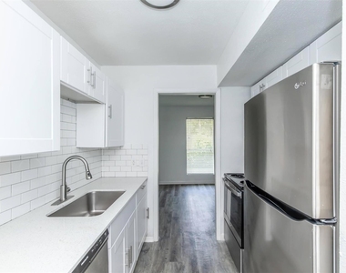 18001 Cypress Trace Road - Photo Thumbnail 5