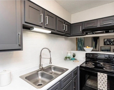 2170 Thousand Oaks Drive - Photo Thumbnail 8