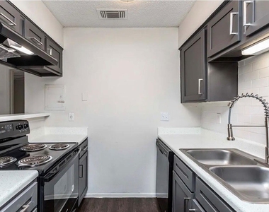 2170 Thousand Oaks Drive - Photo Thumbnail 9